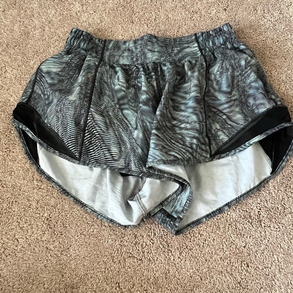 printed hotty hot short